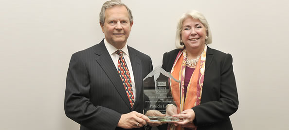 Photo: Jay Stephens, Raytheon senior vice president, General Counsel and Secretary, and Patti Ellis, vice president, Raytheon Business Ethics & Compliance